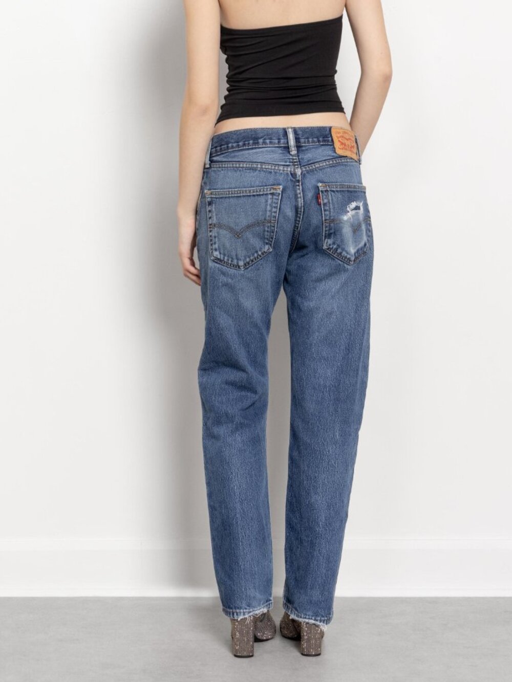 Vintage Levi's 505 Boyfriend Jeans: Faded Ripped Denim, Relaxed Fit / Small